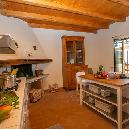Villa Fosseno Sleeps 7 Nebbiuno