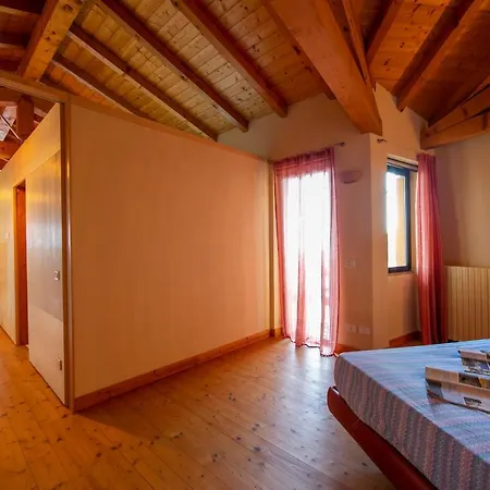 Villa Fosseno Sleeps 7