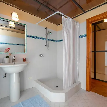 Fosseno Sleeps 7 * Nebbiuno