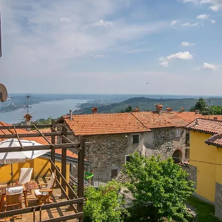 Villa Fosseno Sleeps 7 Nebbiuno