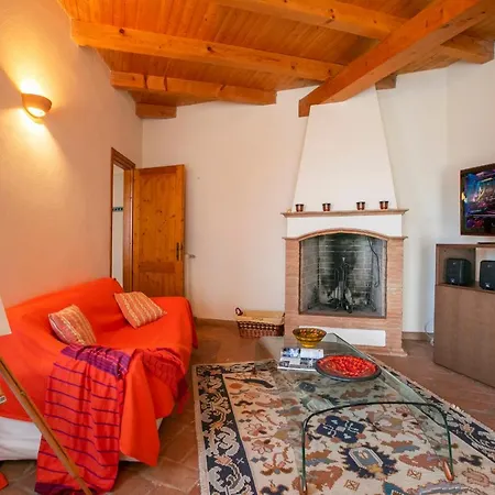 Villa Fosseno Sleeps 7 *