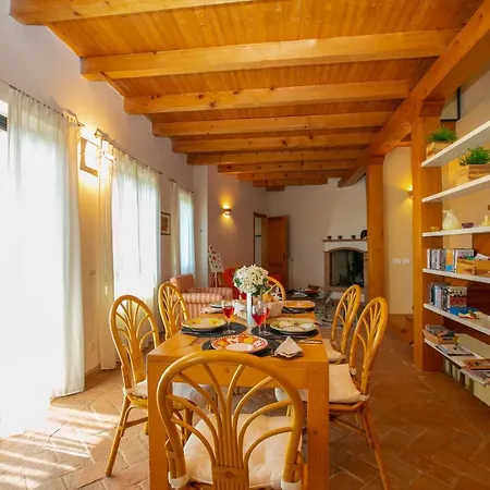 Fosseno Sleeps 7 Villa *