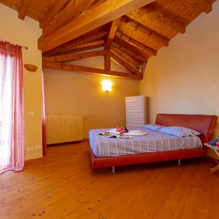 Villa Fosseno Sleeps 7